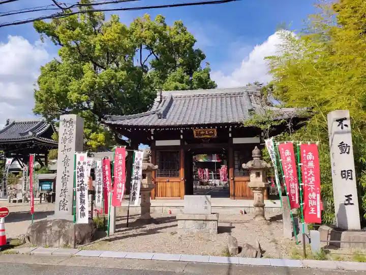 寳珠院(常楽寺)の山門・神門