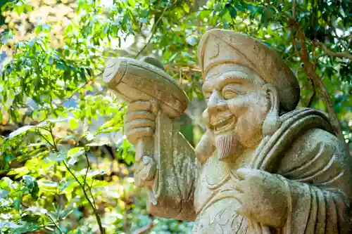 宝登山神社の像