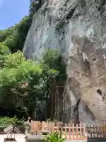 花窟神社の{uncategorized: "未分類", other: "その他", undefined: "問題あり", building: "その他建物", grave: "お墓", sacred_gate: "鳥居", guardian: "狛犬", statue: "像", buddha: "仏像", history: "歴史", nature: "自然", garden: "庭園", animal: "動物", pagoda: "塔", temizu: "手水舎", mountain_gate: "山門・神門", sanctuary: "本殿・本堂", subordinate: "末社・摂社", art: "芸術", scenery: "景色", jizo: "地蔵", ema: "絵馬", goshuin: "御朱印", omikuji: "おみくじ", items: "授与品その他", amulet: "お守り", goshuincho: "御朱印帳", eats: "食事", festival: "お祭り", votive_dance: "神楽", shichigosan: "七五三参", wedding: "結婚式", experience: "体験その他", initially: "初詣", around: "周辺", anti_infection: "感染症対策"}