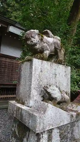 青渭神社里宮の狛犬