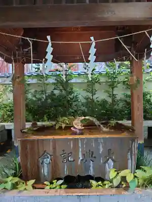 小野照崎神社の手水舎