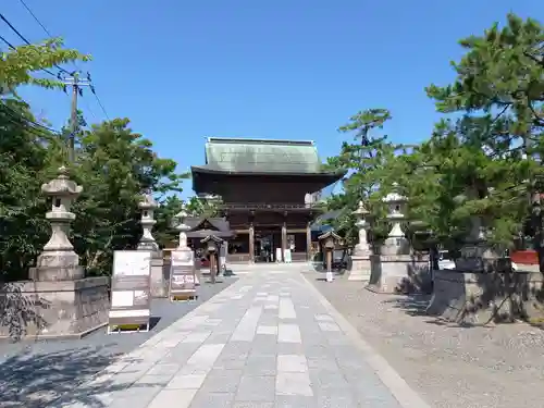 白山神社の山門