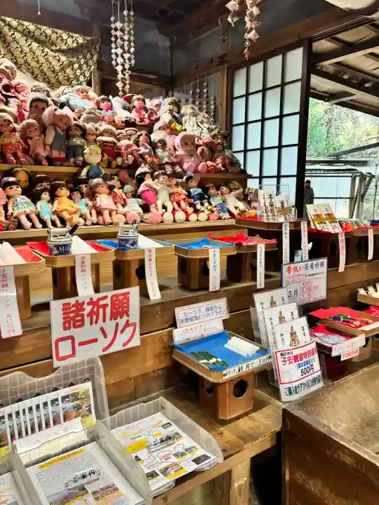子安観音の{uncategorized: "未分類", other: "その他", undefined: "問題あり", building: "その他建物", grave: "お墓", sacred_gate: "鳥居", guardian: "狛犬", statue: "像", buddha: "仏像", history: "歴史", nature: "自然", garden: "庭園", animal: "動物", pagoda: "塔", temizu: "手水舎", mountain_gate: "山門・神門", sanctuary: "本殿・本堂", subordinate: "末社・摂社", art: "芸術", scenery: "景色", jizo: "地蔵", ema: "絵馬", goshuin: "御朱印", omikuji: "おみくじ", items: "授与品その他", amulet: "お守り", goshuincho: "御朱印帳", eats: "食事", festival: "お祭り", votive_dance: "神楽", shichigosan: "七五三参", wedding: "結婚式", experience: "体験その他", initially: "初詣", around: "周辺", anti_infection: "感染症対策"}