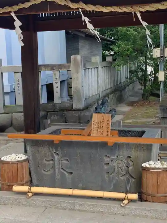 堤治神社の手水舎