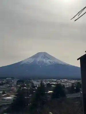 新倉富士浅間神社の{uncategorized: "未分類", other: "その他", undefined: "問題あり", building: "その他建物", grave: "お墓", sacred_gate: "鳥居", guardian: "狛犬", statue: "像", buddha: "仏像", history: "歴史", nature: "自然", garden: "庭園", animal: "動物", pagoda: "塔", temizu: "手水舎", mountain_gate: "山門・神門", sanctuary: "本殿・本堂", subordinate: "末社・摂社", art: "芸術", scenery: "景色", jizo: "地蔵", ema: "絵馬", goshuin: "御朱印", omikuji: "おみくじ", items: "授与品その他", amulet: "お守り", goshuincho: "御朱印帳", eats: "食事", festival: "お祭り", votive_dance: "神楽", shichigosan: "七五三参", wedding: "結婚式", experience: "体験その他", initially: "初詣", around: "周辺", anti_infection: "感染症対策"}