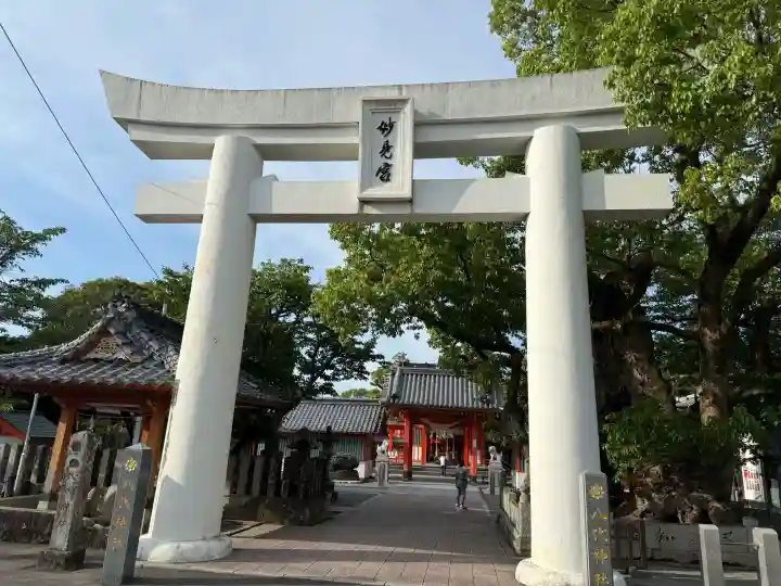 八代神社の{uncategorized: "未分類", other: "その他", undefined: "問題あり", building: "その他建物", grave: "お墓", sacred_gate: "鳥居", guardian: "狛犬", statue: "像", buddha: "仏像", history: "歴史", nature: "自然", garden: "庭園", animal: "動物", pagoda: "塔", temizu: "手水舎", mountain_gate: "山門・神門", sanctuary: "本殿・本堂", subordinate: "末社・摂社", art: "芸術", scenery: "景色", jizo: "地蔵", ema: "絵馬", goshuin: "御朱印", omikuji: "おみくじ", items: "授与品その他", amulet: "お守り", goshuincho: "御朱印帳", eats: "食事", festival: "お祭り", votive_dance: "神楽", shichigosan: "七五三参", wedding: "結婚式", experience: "体験その他", initially: "初詣", around: "周辺", anti_infection: "感染症対策"}