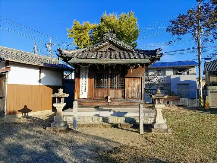上半田山の神社の本殿・本堂