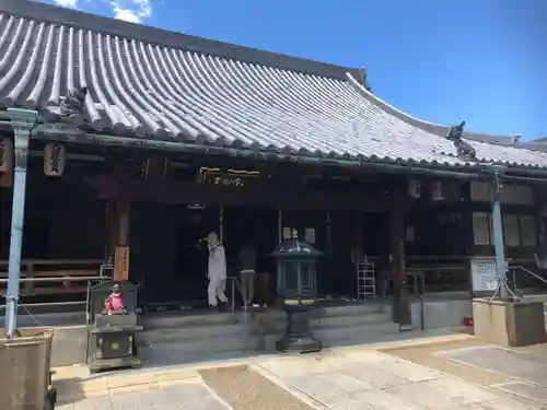 法楽寺の本殿・本堂