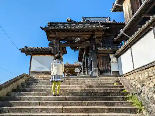 清見寺の山門