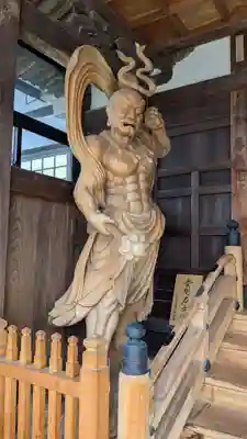 徳城寺の像