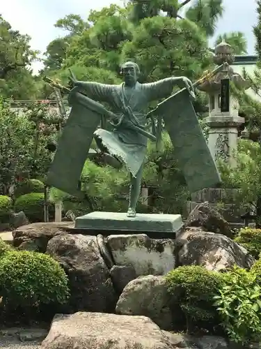 大井神社の像