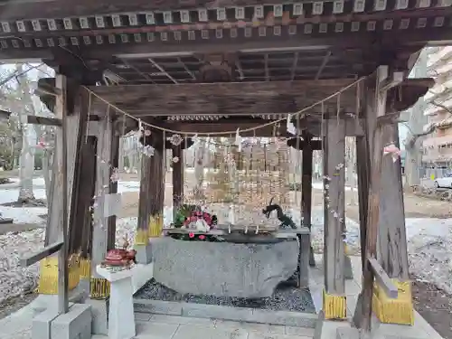 彌彦神社　(伊夜日子神社)の手水舎