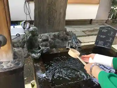 品川神社の手水舎