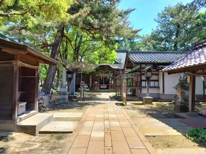 多太神社の{uncategorized: "未分類", other: "その他", undefined: "問題あり", building: "その他建物", grave: "お墓", sacred_gate: "鳥居", guardian: "狛犬", statue: "像", buddha: "仏像", history: "歴史", nature: "自然", garden: "庭園", animal: "動物", pagoda: "塔", temizu: "手水舎", mountain_gate: "山門・神門", sanctuary: "本殿・本堂", subordinate: "末社・摂社", art: "芸術", scenery: "景色", jizo: "地蔵", ema: "絵馬", goshuin: "御朱印", omikuji: "おみくじ", items: "授与品その他", amulet: "お守り", goshuincho: "御朱印帳", eats: "食事", festival: "お祭り", votive_dance: "神楽", shichigosan: "七五三参", wedding: "結婚式", experience: "体験その他", initially: "初詣", around: "周辺", anti_infection: "感染症対策"}