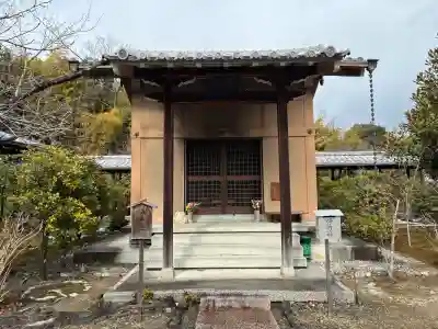 勧修寺の{uncategorized: "未分類", other: "その他", undefined: "問題あり", building: "その他建物", grave: "お墓", sacred_gate: "鳥居", guardian: "狛犬", statue: "像", buddha: "仏像", history: "歴史", nature: "自然", garden: "庭園", animal: "動物", pagoda: "塔", temizu: "手水舎", mountain_gate: "山門・神門", sanctuary: "本殿・本堂", subordinate: "末社・摂社", art: "芸術", scenery: "景色", jizo: "地蔵", ema: "絵馬", goshuin: "御朱印", omikuji: "おみくじ", items: "授与品その他", amulet: "お守り", goshuincho: "御朱印帳", eats: "食事", festival: "お祭り", votive_dance: "神楽", shichigosan: "七五三参", wedding: "結婚式", experience: "体験その他", initially: "初詣", around: "周辺", anti_infection: "感染症対策"}