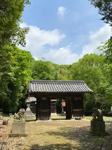 瀧神社の山門