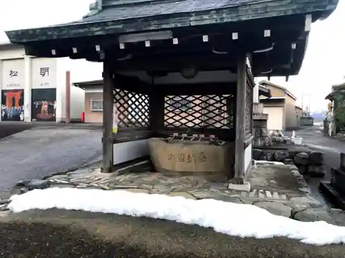 鴨神社の手水舎