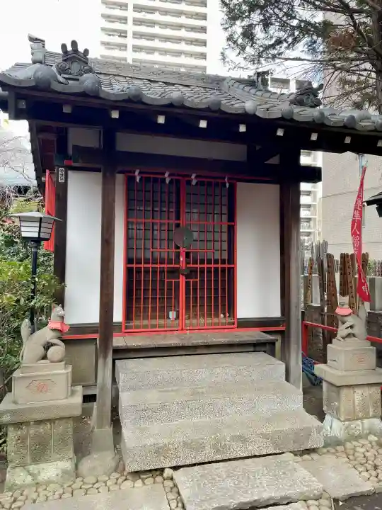 隼人稲荷神社の{uncategorized: "未分類", other: "その他", undefined: "問題あり", building: "その他建物", grave: "お墓", sacred_gate: "鳥居", guardian: "狛犬", statue: "像", buddha: "仏像", history: "歴史", nature: "自然", garden: "庭園", animal: "動物", pagoda: "塔", temizu: "手水舎", mountain_gate: "山門・神門", sanctuary: "本殿・本堂", subordinate: "末社・摂社", art: "芸術", scenery: "景色", jizo: "地蔵", ema: "絵馬", goshuin: "御朱印", omikuji: "おみくじ", items: "授与品その他", amulet: "お守り", goshuincho: "御朱印帳", eats: "食事", festival: "お祭り", votive_dance: "神楽", shichigosan: "七五三参", wedding: "結婚式", experience: "体験その他", initially: "初詣", around: "周辺", anti_infection: "感染症対策"}