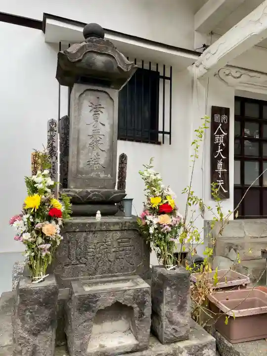 本光寺の{uncategorized: "未分類", other: "その他", undefined: "問題あり", building: "その他建物", grave: "お墓", sacred_gate: "鳥居", guardian: "狛犬", statue: "像", buddha: "仏像", history: "歴史", nature: "自然", garden: "庭園", animal: "動物", pagoda: "塔", temizu: "手水舎", mountain_gate: "山門・神門", sanctuary: "本殿・本堂", subordinate: "末社・摂社", art: "芸術", scenery: "景色", jizo: "地蔵", ema: "絵馬", goshuin: "御朱印", omikuji: "おみくじ", items: "授与品その他", amulet: "お守り", goshuincho: "御朱印帳", eats: "食事", festival: "お祭り", votive_dance: "神楽", shichigosan: "七五三参", wedding: "結婚式", experience: "体験その他", initially: "初詣", around: "周辺", anti_infection: "感染症対策"}