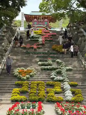 防府天満宮の{uncategorized: "未分類", other: "その他", undefined: "問題あり", building: "その他建物", grave: "お墓", sacred_gate: "鳥居", guardian: "狛犬", statue: "像", buddha: "仏像", history: "歴史", nature: "自然", garden: "庭園", animal: "動物", pagoda: "塔", temizu: "手水舎", mountain_gate: "山門・神門", sanctuary: "本殿・本堂", subordinate: "末社・摂社", art: "芸術", scenery: "景色", jizo: "地蔵", ema: "絵馬", goshuin: "御朱印", omikuji: "おみくじ", items: "授与品その他", amulet: "お守り", goshuincho: "御朱印帳", eats: "食事", festival: "お祭り", votive_dance: "神楽", shichigosan: "七五三参", wedding: "結婚式", experience: "体験その他", initially: "初詣", around: "周辺", anti_infection: "感染症対策"}