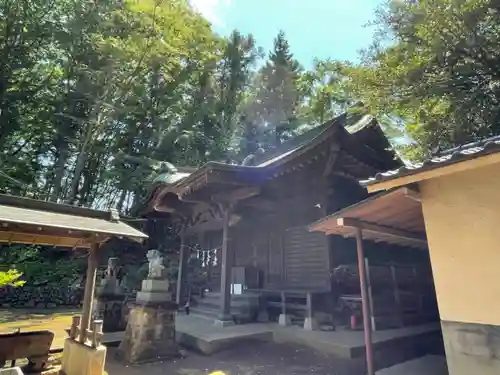 神明社の本殿