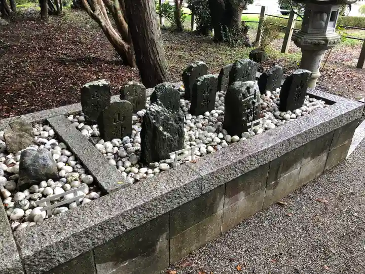 仲神社の末社・摂社