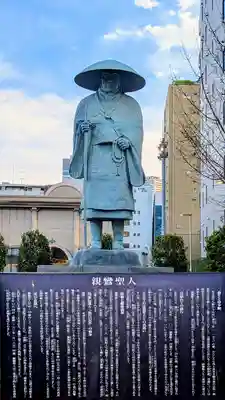 築地本願寺（本願寺築地別院）の像