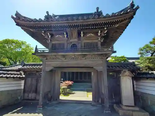 救鱗寺の山門