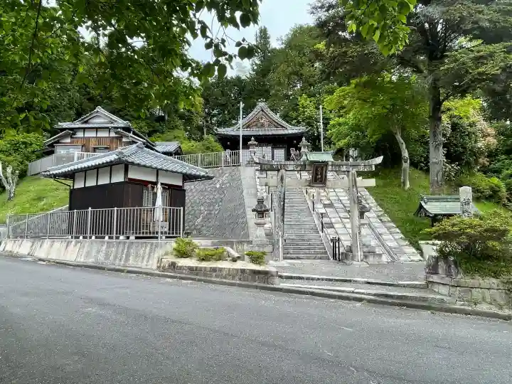 若宮神社の{uncategorized: "未分類", other: "その他", undefined: "問題あり", building: "その他建物", grave: "お墓", sacred_gate: "鳥居", guardian: "狛犬", statue: "像", buddha: "仏像", history: "歴史", nature: "自然", garden: "庭園", animal: "動物", pagoda: "塔", temizu: "手水舎", mountain_gate: "山門・神門", sanctuary: "本殿・本堂", subordinate: "末社・摂社", art: "芸術", scenery: "景色", jizo: "地蔵", ema: "絵馬", goshuin: "御朱印", omikuji: "おみくじ", items: "授与品その他", amulet: "お守り", goshuincho: "御朱印帳", eats: "食事", festival: "お祭り", votive_dance: "神楽", shichigosan: "七五三参", wedding: "結婚式", experience: "体験その他", initially: "初詣", around: "周辺", anti_infection: "感染症対策"}