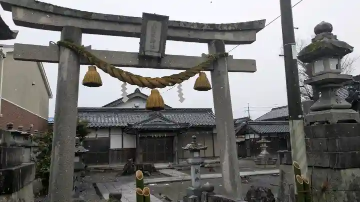 大将軍神社の{uncategorized: "未分類", other: "その他", undefined: "問題あり", building: "その他建物", grave: "お墓", sacred_gate: "鳥居", guardian: "狛犬", statue: "像", buddha: "仏像", history: "歴史", nature: "自然", garden: "庭園", animal: "動物", pagoda: "塔", temizu: "手水舎", mountain_gate: "山門・神門", sanctuary: "本殿・本堂", subordinate: "末社・摂社", art: "芸術", scenery: "景色", jizo: "地蔵", ema: "絵馬", goshuin: "御朱印", omikuji: "おみくじ", items: "授与品その他", amulet: "お守り", goshuincho: "御朱印帳", eats: "食事", festival: "お祭り", votive_dance: "神楽", shichigosan: "七五三参", wedding: "結婚式", experience: "体験その他", initially: "初詣", around: "周辺", anti_infection: "感染症対策"}