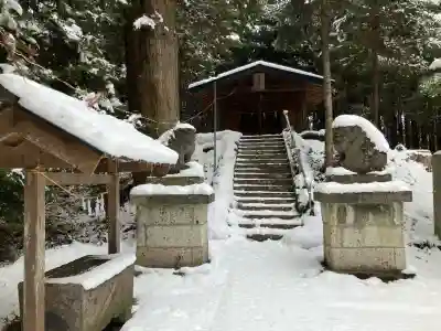 行事神社の{uncategorized: "未分類", other: "その他", undefined: "問題あり", building: "その他建物", grave: "お墓", sacred_gate: "鳥居", guardian: "狛犬", statue: "像", buddha: "仏像", history: "歴史", nature: "自然", garden: "庭園", animal: "動物", pagoda: "塔", temizu: "手水舎", mountain_gate: "山門・神門", sanctuary: "本殿・本堂", subordinate: "末社・摂社", art: "芸術", scenery: "景色", jizo: "地蔵", ema: "絵馬", goshuin: "御朱印", omikuji: "おみくじ", items: "授与品その他", amulet: "お守り", goshuincho: "御朱印帳", eats: "食事", festival: "お祭り", votive_dance: "神楽", shichigosan: "七五三参", wedding: "結婚式", experience: "体験その他", initially: "初詣", around: "周辺", anti_infection: "感染症対策"}