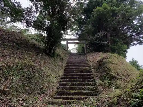 諏訪神社の鳥居