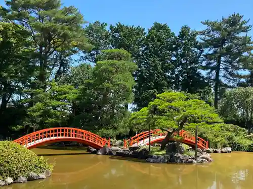 山神社の庭園