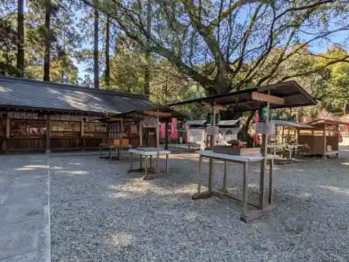 都農神社の{uncategorized: "未分類", other: "その他", undefined: "問題あり", building: "その他建物", grave: "お墓", sacred_gate: "鳥居", guardian: "狛犬", statue: "像", buddha: "仏像", history: "歴史", nature: "自然", garden: "庭園", animal: "動物", pagoda: "塔", temizu: "手水舎", mountain_gate: "山門・神門", sanctuary: "本殿・本堂", subordinate: "末社・摂社", art: "芸術", scenery: "景色", jizo: "地蔵", ema: "絵馬", goshuin: "御朱印", omikuji: "おみくじ", items: "授与品その他", amulet: "お守り", goshuincho: "御朱印帳", eats: "食事", festival: "お祭り", votive_dance: "神楽", shichigosan: "七五三参", wedding: "結婚式", experience: "体験その他", initially: "初詣", around: "周辺", anti_infection: "感染症対策"}