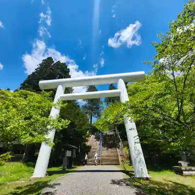 土津神社｜こどもと出世の神さまの{uncategorized: "未分類", other: "その他", undefined: "問題あり", building: "その他建物", grave: "お墓", sacred_gate: "鳥居", guardian: "狛犬", statue: "像", buddha: "仏像", history: "歴史", nature: "自然", garden: "庭園", animal: "動物", pagoda: "塔", temizu: "手水舎", mountain_gate: "山門・神門", sanctuary: "本殿・本堂", subordinate: "末社・摂社", art: "芸術", scenery: "景色", jizo: "地蔵", ema: "絵馬", goshuin: "御朱印", omikuji: "おみくじ", items: "授与品その他", amulet: "お守り", goshuincho: "御朱印帳", eats: "食事", festival: "お祭り", votive_dance: "神楽", shichigosan: "七五三参", wedding: "結婚式", experience: "体験その他", initially: "初詣", around: "周辺", anti_infection: "感染症対策"}