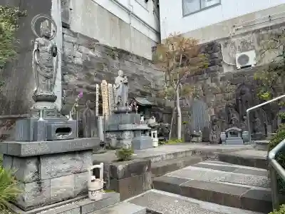 妙清寺の{uncategorized: "未分類", other: "その他", undefined: "問題あり", building: "その他建物", grave: "お墓", sacred_gate: "鳥居", guardian: "狛犬", statue: "像", buddha: "仏像", history: "歴史", nature: "自然", garden: "庭園", animal: "動物", pagoda: "塔", temizu: "手水舎", mountain_gate: "山門・神門", sanctuary: "本殿・本堂", subordinate: "末社・摂社", art: "芸術", scenery: "景色", jizo: "地蔵", ema: "絵馬", goshuin: "御朱印", omikuji: "おみくじ", items: "授与品その他", amulet: "お守り", goshuincho: "御朱印帳", eats: "食事", festival: "お祭り", votive_dance: "神楽", shichigosan: "七五三参", wedding: "結婚式", experience: "体験その他", initially: "初詣", around: "周辺", anti_infection: "感染症対策"}