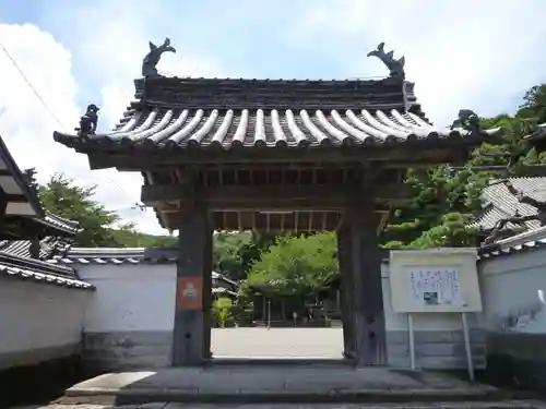 西念寺の山門