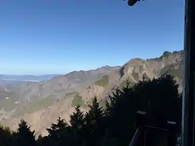 三峯神社の{uncategorized: "未分類", other: "その他", undefined: "問題あり", building: "その他建物", grave: "お墓", sacred_gate: "鳥居", guardian: "狛犬", statue: "像", buddha: "仏像", history: "歴史", nature: "自然", garden: "庭園", animal: "動物", pagoda: "塔", temizu: "手水舎", mountain_gate: "山門・神門", sanctuary: "本殿・本堂", subordinate: "末社・摂社", art: "芸術", scenery: "景色", jizo: "地蔵", ema: "絵馬", goshuin: "御朱印", omikuji: "おみくじ", items: "授与品その他", amulet: "お守り", goshuincho: "御朱印帳", eats: "食事", festival: "お祭り", votive_dance: "神楽", shichigosan: "七五三参", wedding: "結婚式", experience: "体験その他", initially: "初詣", around: "周辺", anti_infection: "感染症対策"}
