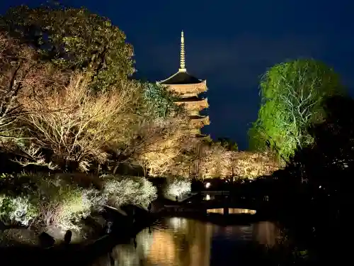 東寺（教王護国寺）の{uncategorized: "未分類", other: "その他", undefined: "問題あり", building: "その他建物", grave: "お墓", sacred_gate: "鳥居", guardian: "狛犬", statue: "像", buddha: "仏像", history: "歴史", nature: "自然", garden: "庭園", animal: "動物", pagoda: "塔", temizu: "手水舎", mountain_gate: "山門・神門", sanctuary: "本殿・本堂", subordinate: "末社・摂社", art: "芸術", scenery: "景色", jizo: "地蔵", ema: "絵馬", goshuin: "御朱印", omikuji: "おみくじ", items: "授与品その他", amulet: "お守り", goshuincho: "御朱印帳", eats: "食事", festival: "お祭り", votive_dance: "神楽", shichigosan: "七五三参", wedding: "結婚式", experience: "体験その他", initially: "初詣", around: "周辺", anti_infection: "感染症対策"}