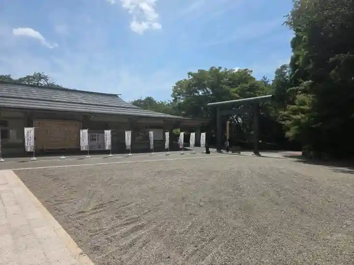 射水神社の{uncategorized: "未分類", other: "その他", undefined: "問題あり", building: "その他建物", grave: "お墓", sacred_gate: "鳥居", guardian: "狛犬", statue: "像", buddha: "仏像", history: "歴史", nature: "自然", garden: "庭園", animal: "動物", pagoda: "塔", temizu: "手水舎", mountain_gate: "山門・神門", sanctuary: "本殿・本堂", subordinate: "末社・摂社", art: "芸術", scenery: "景色", jizo: "地蔵", ema: "絵馬", goshuin: "御朱印", omikuji: "おみくじ", items: "授与品その他", amulet: "お守り", goshuincho: "御朱印帳", eats: "食事", festival: "お祭り", votive_dance: "神楽", shichigosan: "七五三参", wedding: "結婚式", experience: "体験その他", initially: "初詣", around: "周辺", anti_infection: "感染症対策"}