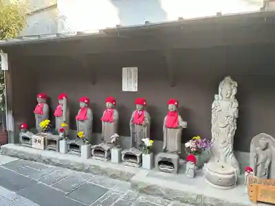 弘明寺の{uncategorized: "未分類", other: "その他", undefined: "問題あり", building: "その他建物", grave: "お墓", sacred_gate: "鳥居", guardian: "狛犬", statue: "像", buddha: "仏像", history: "歴史", nature: "自然", garden: "庭園", animal: "動物", pagoda: "塔", temizu: "手水舎", mountain_gate: "山門・神門", sanctuary: "本殿・本堂", subordinate: "末社・摂社", art: "芸術", scenery: "景色", jizo: "地蔵", ema: "絵馬", goshuin: "御朱印", omikuji: "おみくじ", items: "授与品その他", amulet: "お守り", goshuincho: "御朱印帳", eats: "食事", festival: "お祭り", votive_dance: "神楽", shichigosan: "七五三参", wedding: "結婚式", experience: "体験その他", initially: "初詣", around: "周辺", anti_infection: "感染症対策"}