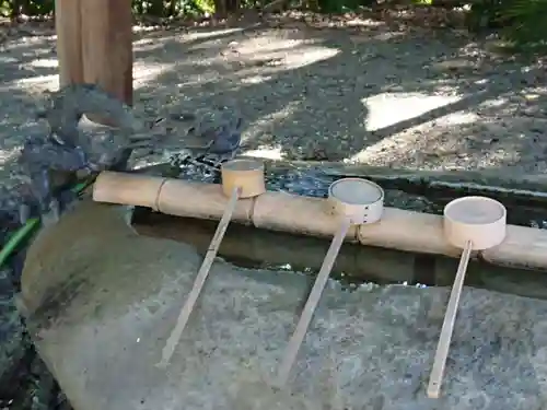 成石神社の手水舎