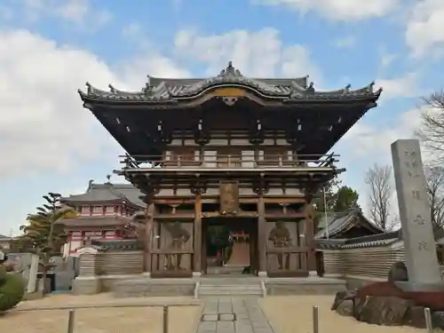 味鏡山 護國院の山門