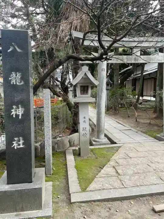 真清田神社の{uncategorized: "未分類", other: "その他", undefined: "問題あり", building: "その他建物", grave: "お墓", sacred_gate: "鳥居", guardian: "狛犬", statue: "像", buddha: "仏像", history: "歴史", nature: "自然", garden: "庭園", animal: "動物", pagoda: "塔", temizu: "手水舎", mountain_gate: "山門・神門", sanctuary: "本殿・本堂", subordinate: "末社・摂社", art: "芸術", scenery: "景色", jizo: "地蔵", ema: "絵馬", goshuin: "御朱印", omikuji: "おみくじ", items: "授与品その他", amulet: "お守り", goshuincho: "御朱印帳", eats: "食事", festival: "お祭り", votive_dance: "神楽", shichigosan: "七五三参", wedding: "結婚式", experience: "体験その他", initially: "初詣", around: "周辺", anti_infection: "感染症対策"}