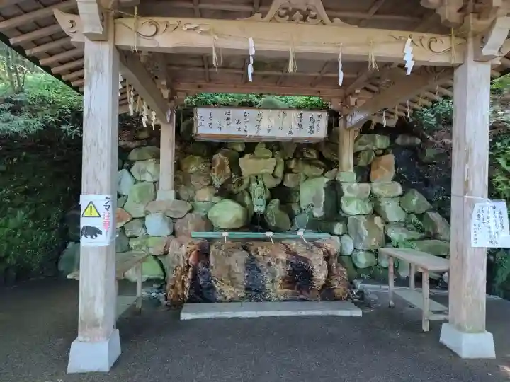 白山比咩神社の{uncategorized: "未分類", other: "その他", undefined: "問題あり", building: "その他建物", grave: "お墓", sacred_gate: "鳥居", guardian: "狛犬", statue: "像", buddha: "仏像", history: "歴史", nature: "自然", garden: "庭園", animal: "動物", pagoda: "塔", temizu: "手水舎", mountain_gate: "山門・神門", sanctuary: "本殿・本堂", subordinate: "末社・摂社", art: "芸術", scenery: "景色", jizo: "地蔵", ema: "絵馬", goshuin: "御朱印", omikuji: "おみくじ", items: "授与品その他", amulet: "お守り", goshuincho: "御朱印帳", eats: "食事", festival: "お祭り", votive_dance: "神楽", shichigosan: "七五三参", wedding: "結婚式", experience: "体験その他", initially: "初詣", around: "周辺", anti_infection: "感染症対策"}