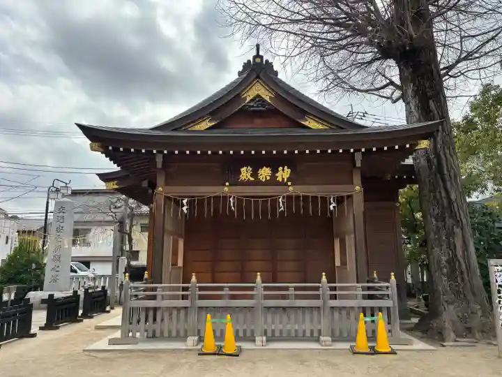 松戸神社の{uncategorized: "未分類", other: "その他", undefined: "問題あり", building: "その他建物", grave: "お墓", sacred_gate: "鳥居", guardian: "狛犬", statue: "像", buddha: "仏像", history: "歴史", nature: "自然", garden: "庭園", animal: "動物", pagoda: "塔", temizu: "手水舎", mountain_gate: "山門・神門", sanctuary: "本殿・本堂", subordinate: "末社・摂社", art: "芸術", scenery: "景色", jizo: "地蔵", ema: "絵馬", goshuin: "御朱印", omikuji: "おみくじ", items: "授与品その他", amulet: "お守り", goshuincho: "御朱印帳", eats: "食事", festival: "お祭り", votive_dance: "神楽", shichigosan: "七五三参", wedding: "結婚式", experience: "体験その他", initially: "初詣", around: "周辺", anti_infection: "感染症対策"}