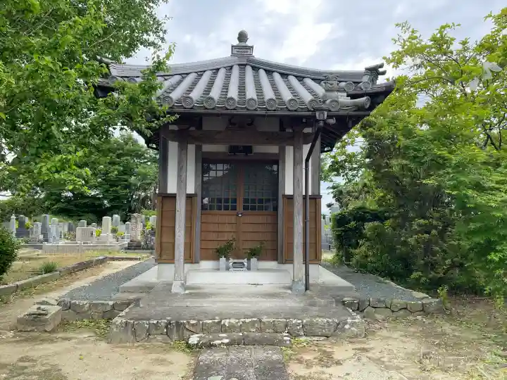 西蓮寺の{uncategorized: "未分類", other: "その他", undefined: "問題あり", building: "その他建物", grave: "お墓", sacred_gate: "鳥居", guardian: "狛犬", statue: "像", buddha: "仏像", history: "歴史", nature: "自然", garden: "庭園", animal: "動物", pagoda: "塔", temizu: "手水舎", mountain_gate: "山門・神門", sanctuary: "本殿・本堂", subordinate: "末社・摂社", art: "芸術", scenery: "景色", jizo: "地蔵", ema: "絵馬", goshuin: "御朱印", omikuji: "おみくじ", items: "授与品その他", amulet: "お守り", goshuincho: "御朱印帳", eats: "食事", festival: "お祭り", votive_dance: "神楽", shichigosan: "七五三参", wedding: "結婚式", experience: "体験その他", initially: "初詣", around: "周辺", anti_infection: "感染症対策"}