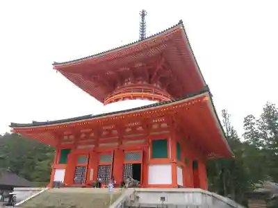 根本大塔 高野山金剛峯寺の{uncategorized: "未分類", other: "その他", undefined: "問題あり", building: "その他建物", grave: "お墓", sacred_gate: "鳥居", guardian: "狛犬", statue: "像", buddha: "仏像", history: "歴史", nature: "自然", garden: "庭園", animal: "動物", pagoda: "塔", temizu: "手水舎", mountain_gate: "山門・神門", sanctuary: "本殿・本堂", subordinate: "末社・摂社", art: "芸術", scenery: "景色", jizo: "地蔵", ema: "絵馬", goshuin: "御朱印", omikuji: "おみくじ", items: "授与品その他", amulet: "お守り", goshuincho: "御朱印帳", eats: "食事", festival: "お祭り", votive_dance: "神楽", shichigosan: "七五三参", wedding: "結婚式", experience: "体験その他", initially: "初詣", around: "周辺", anti_infection: "感染症対策"}