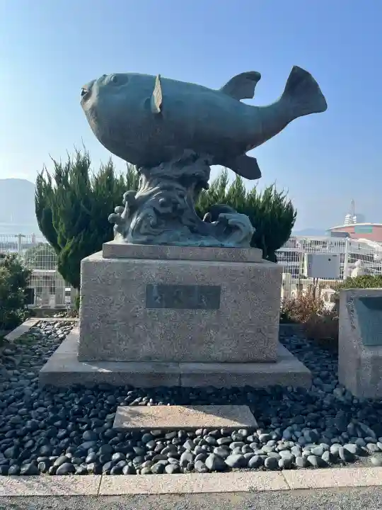 亀山八幡宮の{uncategorized: "未分類", other: "その他", undefined: "問題あり", building: "その他建物", grave: "お墓", sacred_gate: "鳥居", guardian: "狛犬", statue: "像", buddha: "仏像", history: "歴史", nature: "自然", garden: "庭園", animal: "動物", pagoda: "塔", temizu: "手水舎", mountain_gate: "山門・神門", sanctuary: "本殿・本堂", subordinate: "末社・摂社", art: "芸術", scenery: "景色", jizo: "地蔵", ema: "絵馬", goshuin: "御朱印", omikuji: "おみくじ", items: "授与品その他", amulet: "お守り", goshuincho: "御朱印帳", eats: "食事", festival: "お祭り", votive_dance: "神楽", shichigosan: "七五三参", wedding: "結婚式", experience: "体験その他", initially: "初詣", around: "周辺", anti_infection: "感染症対策"}