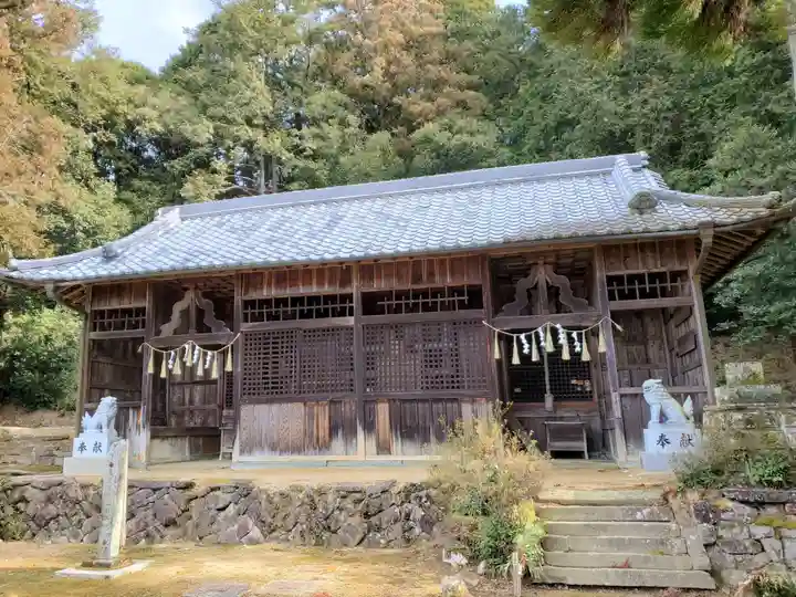 衣笠神社の本殿・本堂